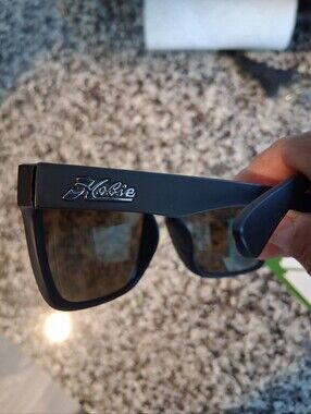 Like New black Hobie Cove Polarized Sunglasses
